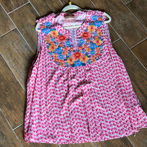 Top  Sleeveless Embroidery