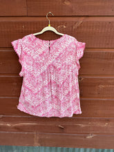 Load image into Gallery viewer, Top Pink Ruffle Sleeve