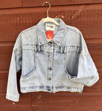 Load image into Gallery viewer, Jacket Cropped Denim with buttons in back